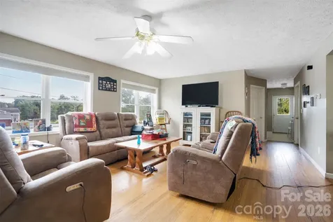 6 Sanderson Street Hayesville NC 28904