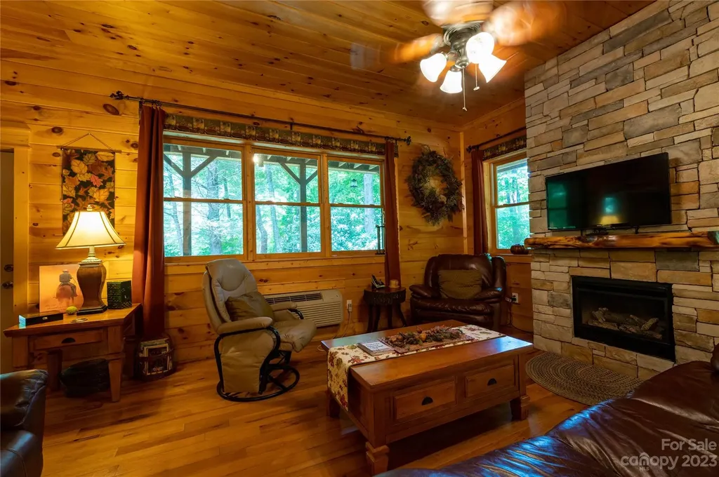120 Brookwood Lane Burnsville NC 28714