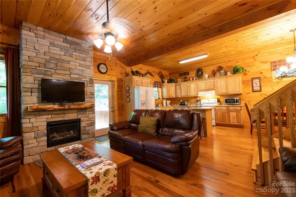 120 Brookwood Lane Burnsville NC 28714
