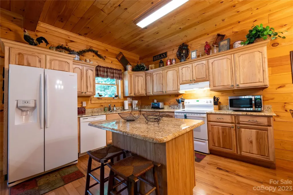 120 Brookwood Lane Burnsville NC 28714