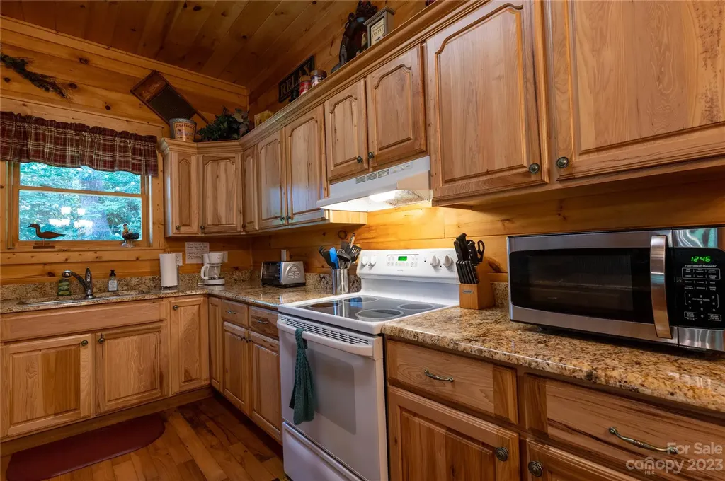 120 Brookwood Lane Burnsville NC 28714