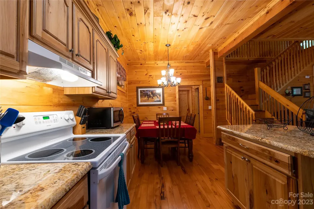 120 Brookwood Lane Burnsville NC 28714