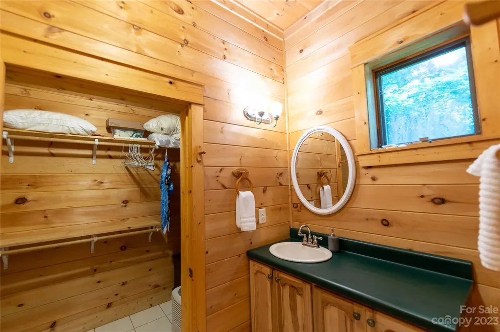 120 Brookwood Lane Burnsville NC 28714