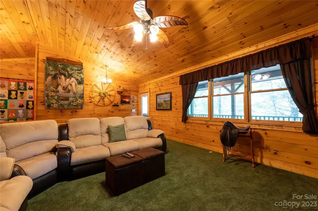 120 Brookwood Lane Burnsville NC 28714