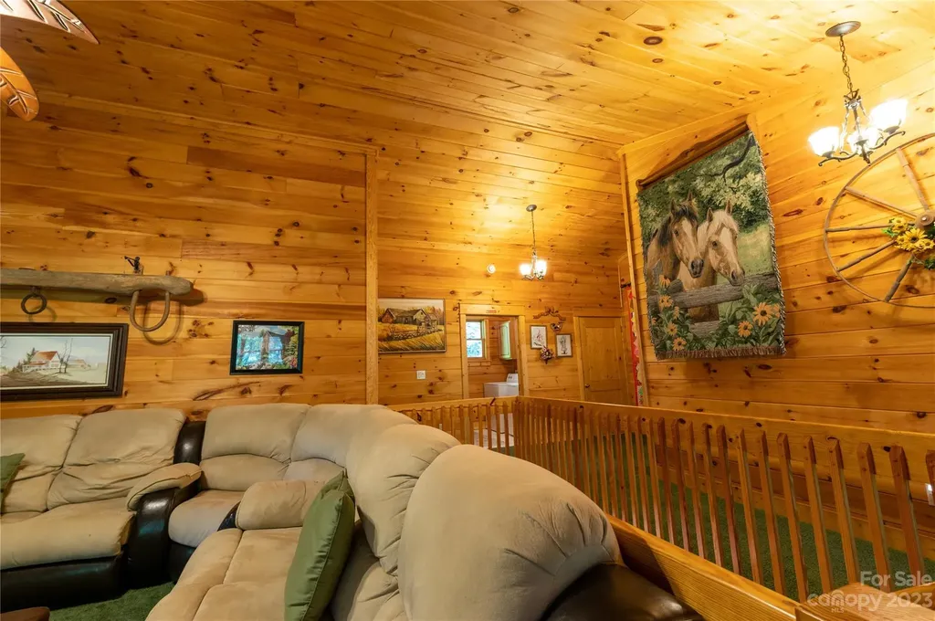 120 Brookwood Lane Burnsville NC 28714