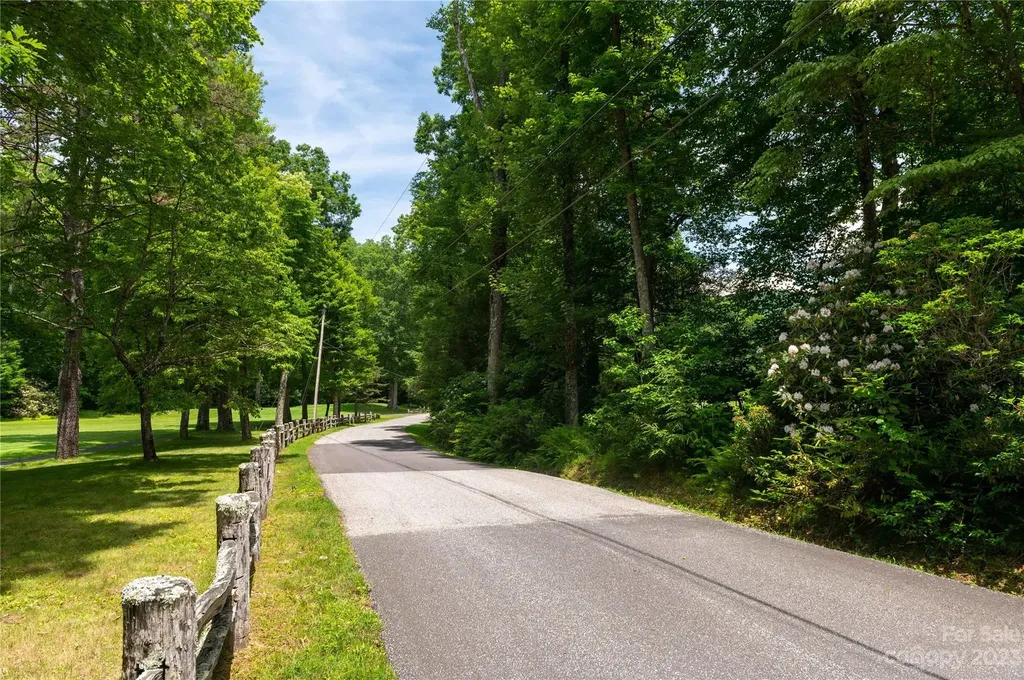120 Brookwood Lane Burnsville NC 28714