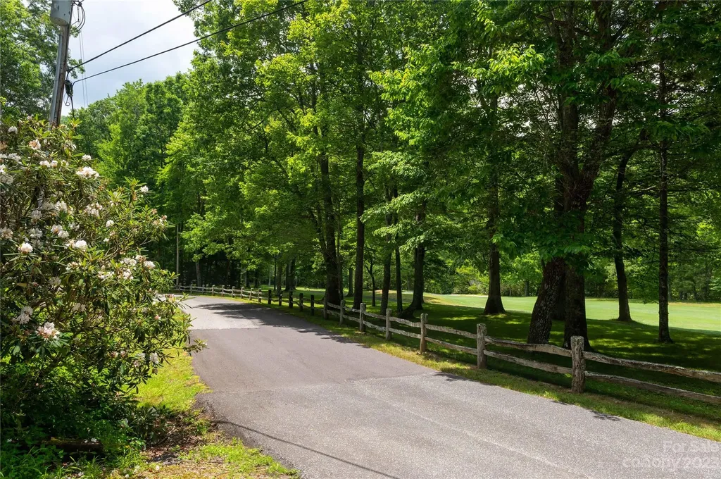 120 Brookwood Lane Burnsville NC 28714
