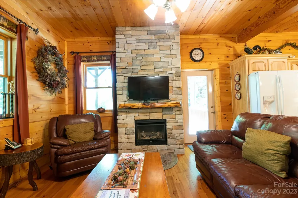 120 Brookwood Lane Burnsville NC 28714