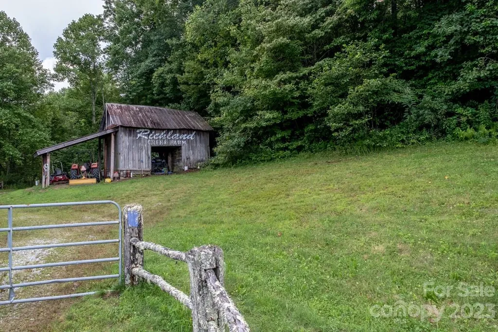 427 Quarry Road Lake Toxaway NC 28747