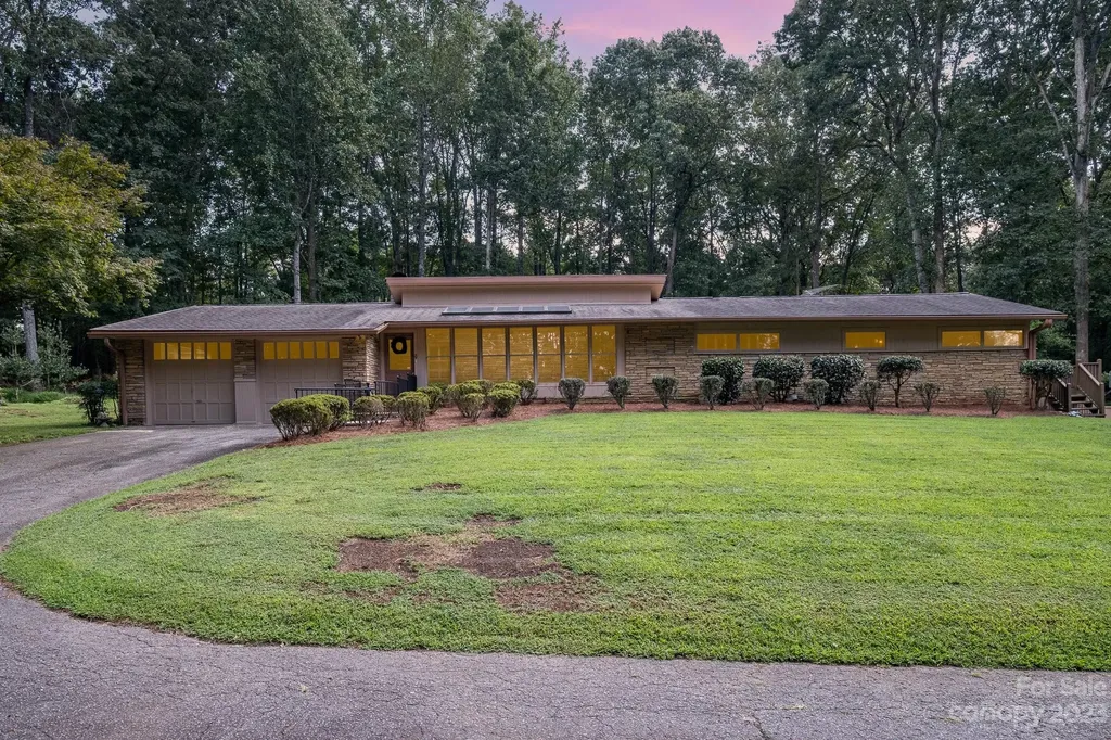 2756 Peachtree Road Statesville NC 28625