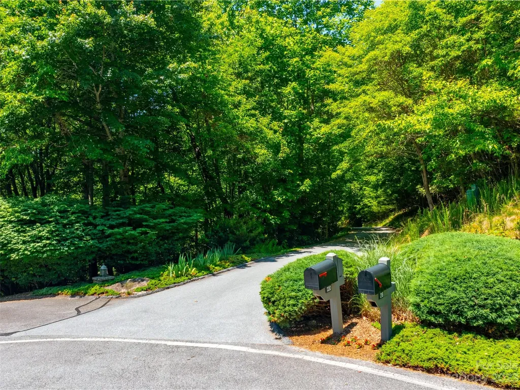 216 Bent Pine Trace Hendersonville NC 28739