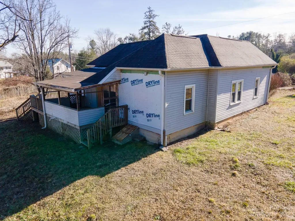 14 & 16 Rosebud Lane Hendersonville NC 28739