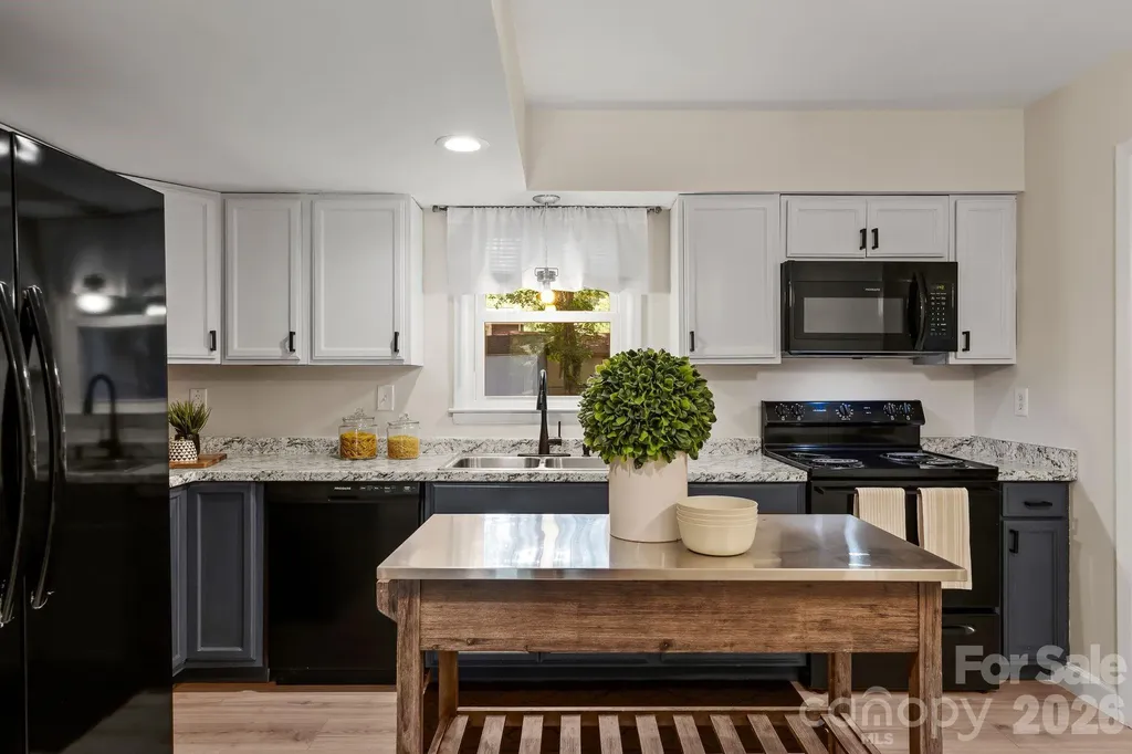 6435 Bridlewood Lane Charlotte NC 28215