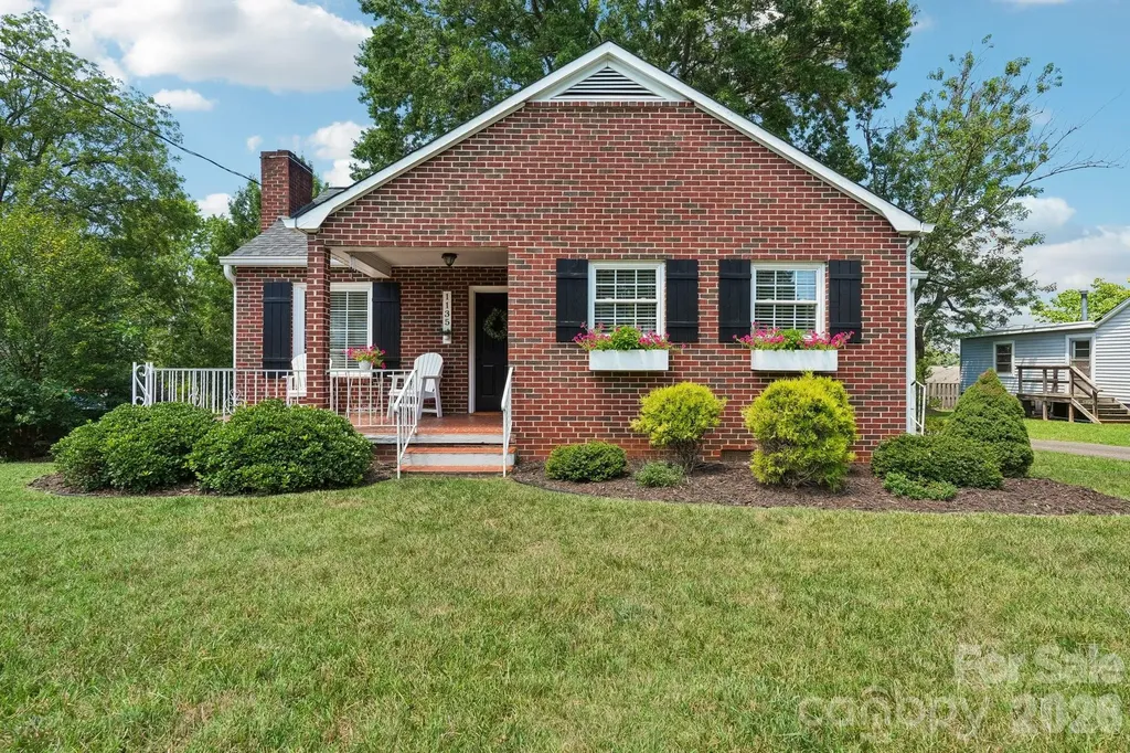 1135 13th Avenue Hickory NC 28601