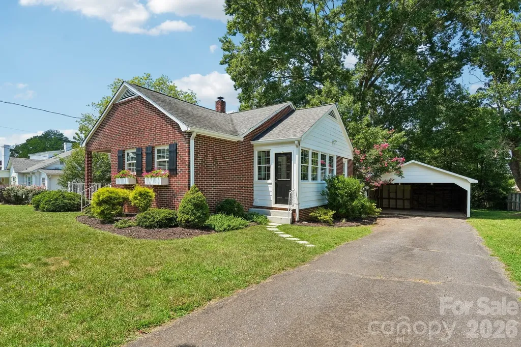 1135 13th Avenue Hickory NC 28601