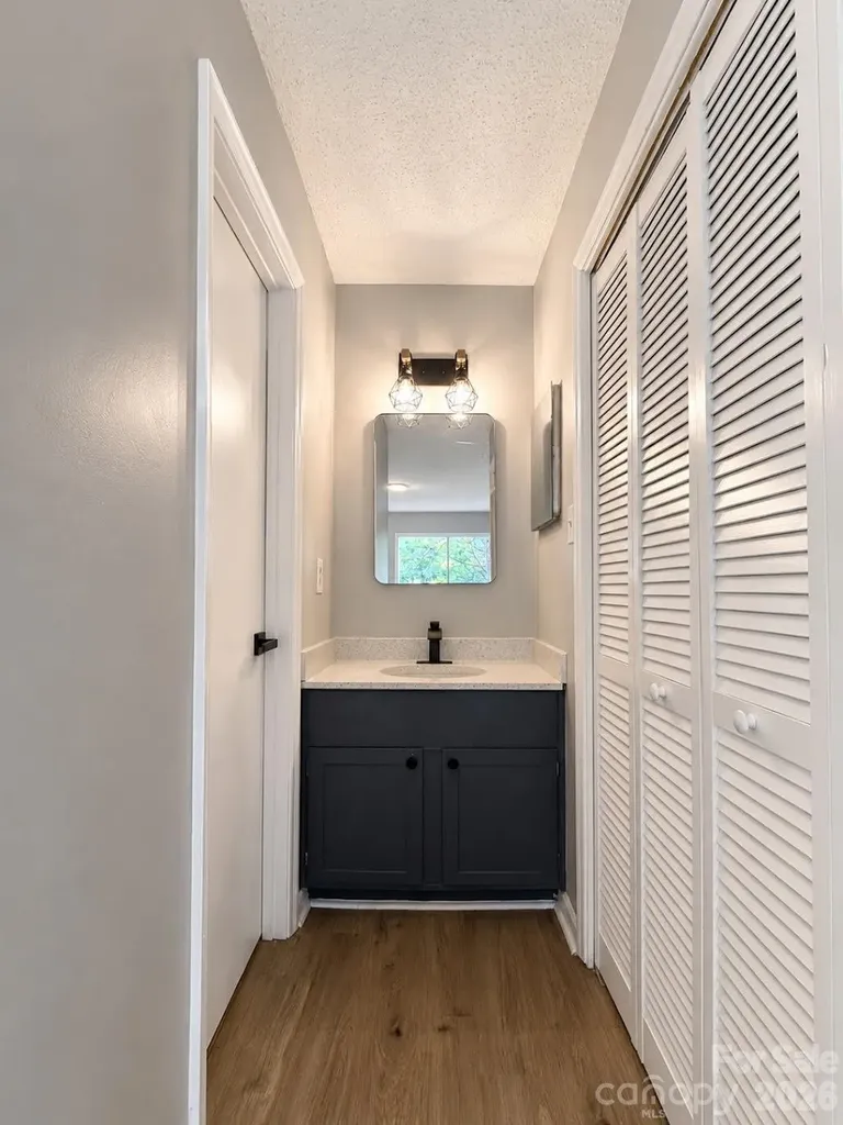 6101 Honeysuckle Lane Charlotte NC 28212