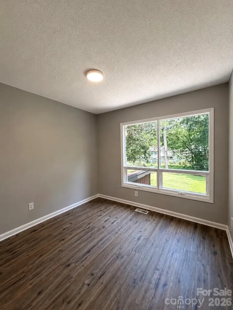 6101 Honeysuckle Lane Charlotte NC 28212