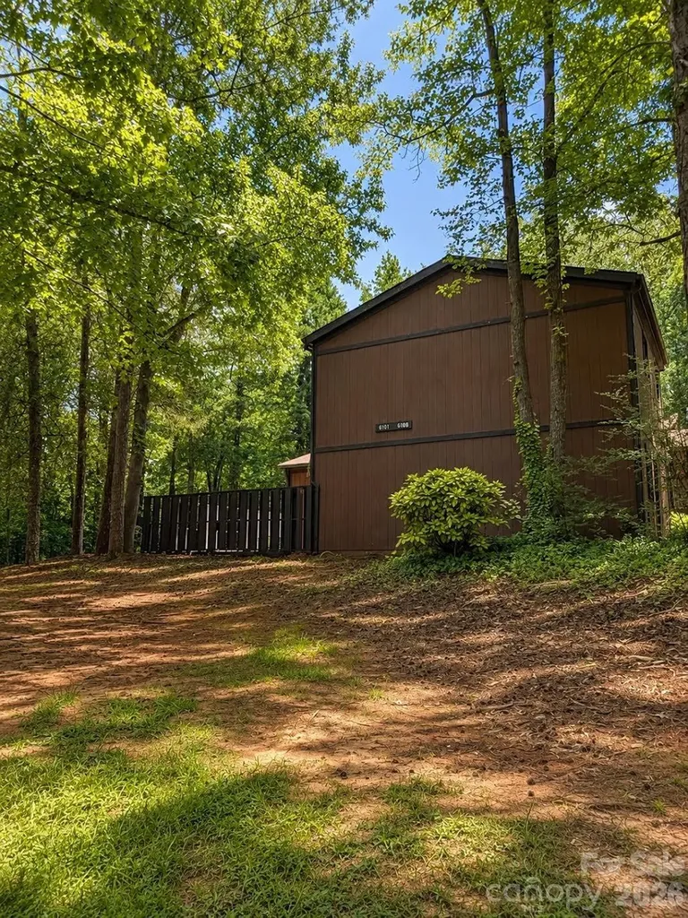 6101 Honeysuckle Lane Charlotte NC 28212