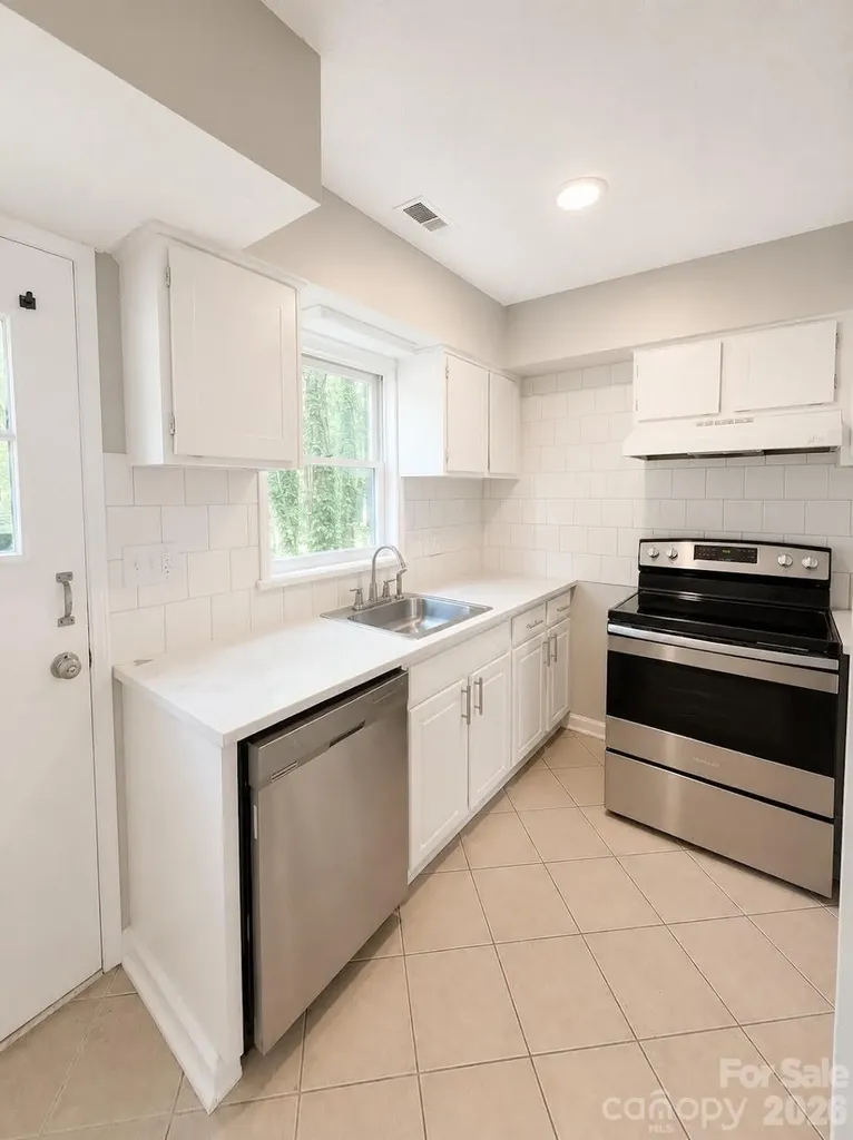 6101 Honeysuckle Lane Charlotte NC 28212