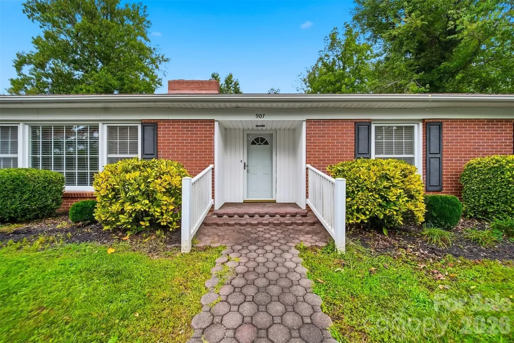 907 Vista Place NE Lenoir NC 28645