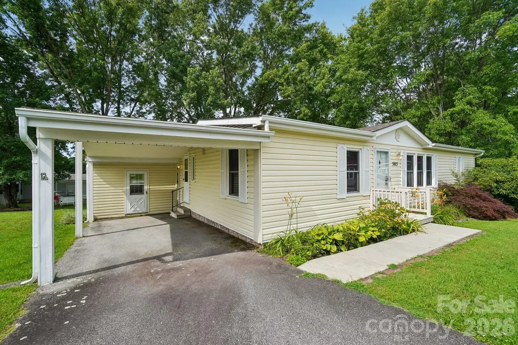 303 Meadowbrook Court Hendersonville NC 28792