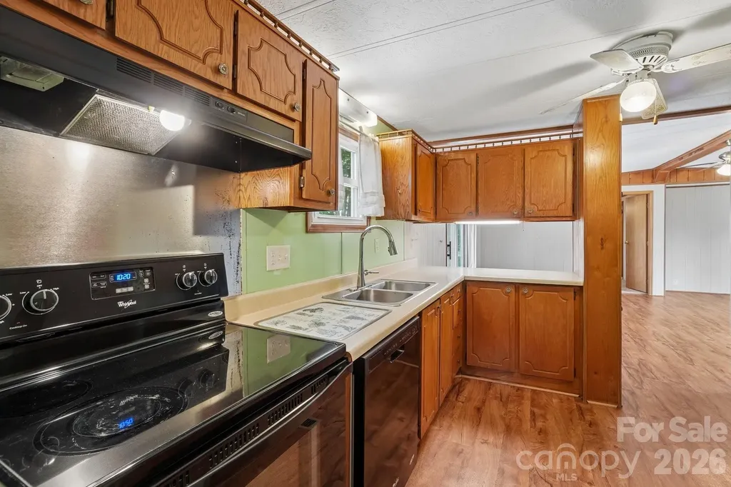 303 Meadowbrook Court Hendersonville NC 28792