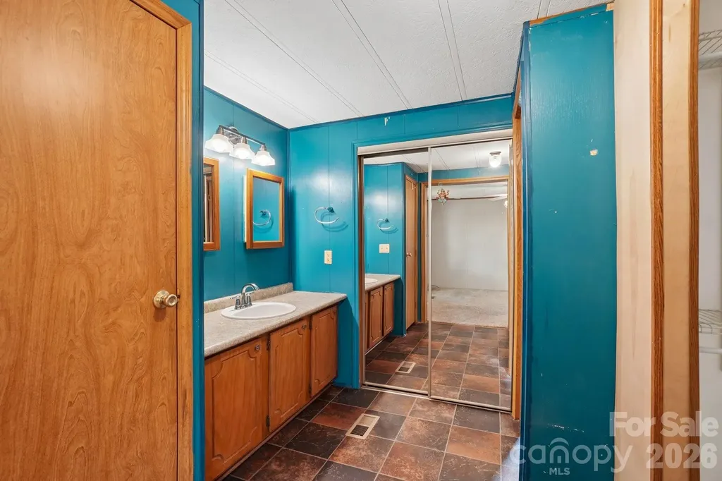 303 Meadowbrook Court Hendersonville NC 28792