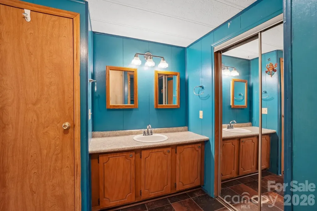 303 Meadowbrook Court Hendersonville NC 28792