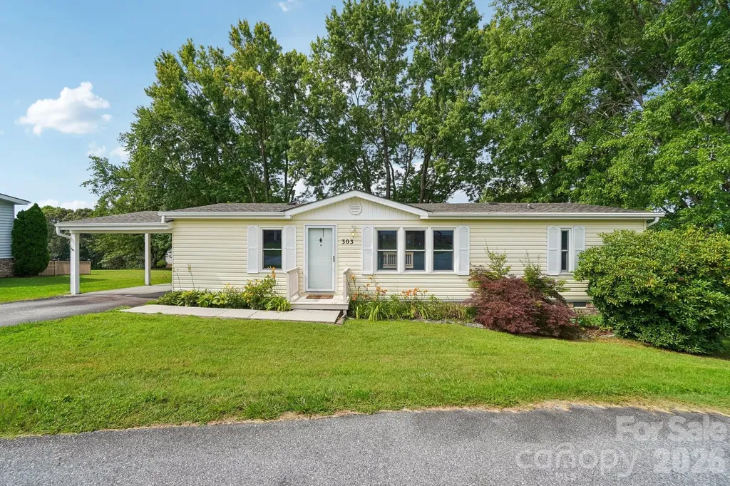 303 Meadowbrook Court Hendersonville NC 28792