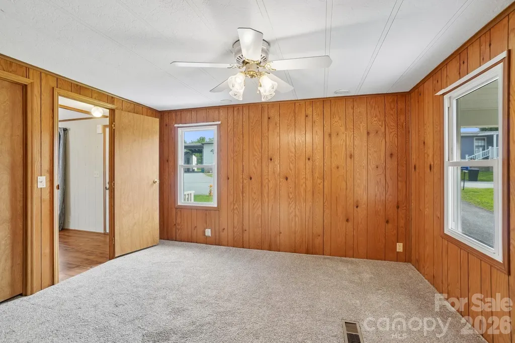 303 Meadowbrook Court Hendersonville NC 28792