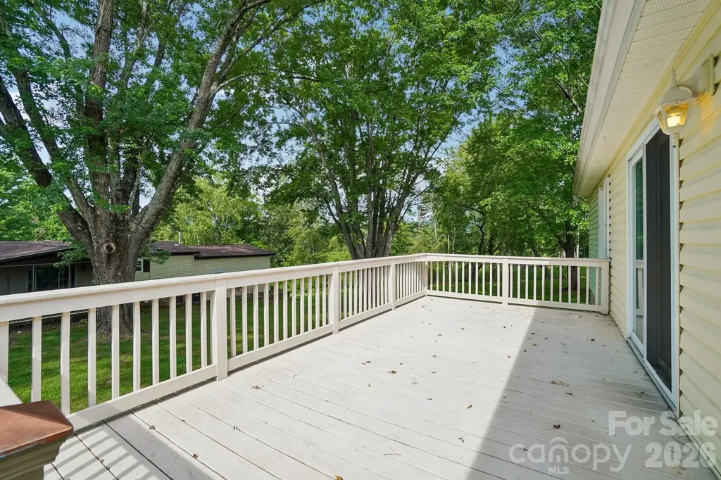 303 Meadowbrook Court Hendersonville NC 28792