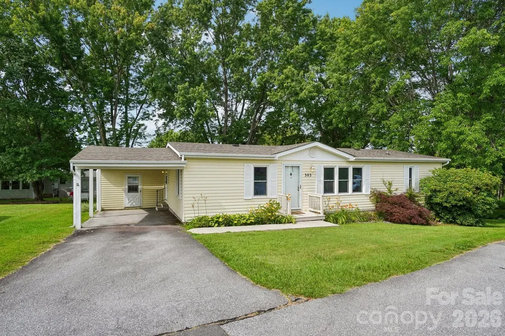 303 Meadowbrook Court Hendersonville NC 28792