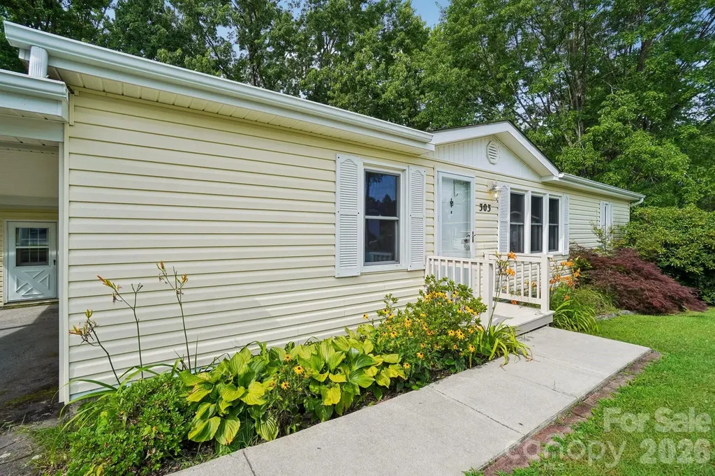303 Meadowbrook Court Hendersonville NC 28792