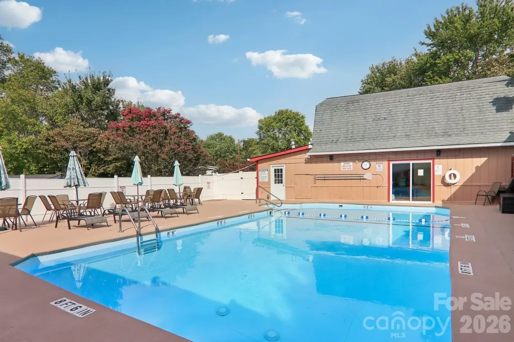 303 Meadowbrook Court Hendersonville NC 28792