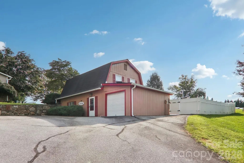 303 Meadowbrook Court Hendersonville NC 28792