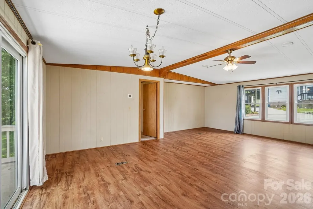 303 Meadowbrook Court Hendersonville NC 28792