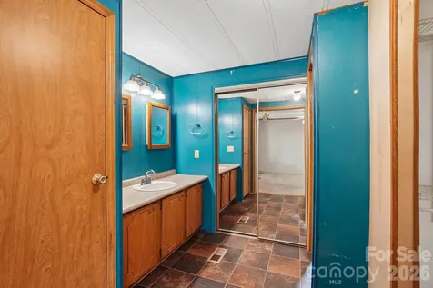 303 Meadowbrook Court Hendersonville NC 28792