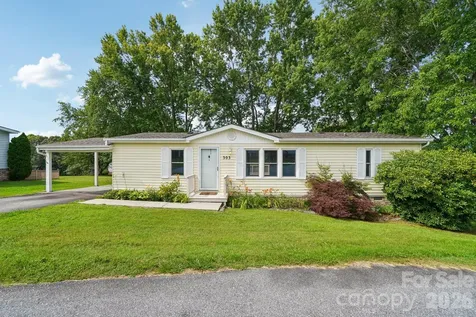 303 Meadowbrook Court Hendersonville NC 28792