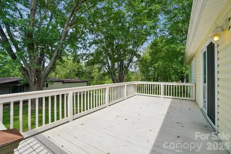 303 Meadowbrook Court Hendersonville NC 28792