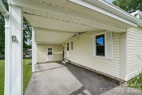 303 Meadowbrook Court Hendersonville NC 28792