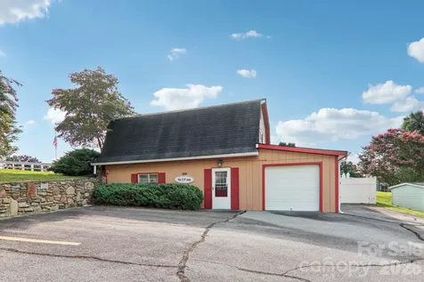 303 Meadowbrook Court Hendersonville NC 28792