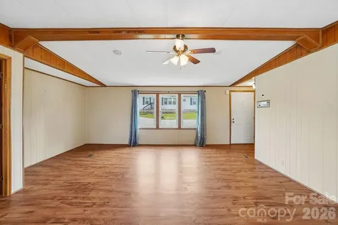 303 Meadowbrook Court Hendersonville NC 28792