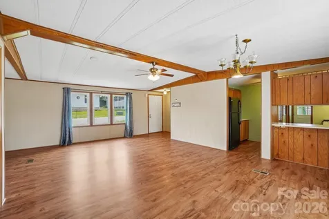 303 Meadowbrook Court Hendersonville NC 28792