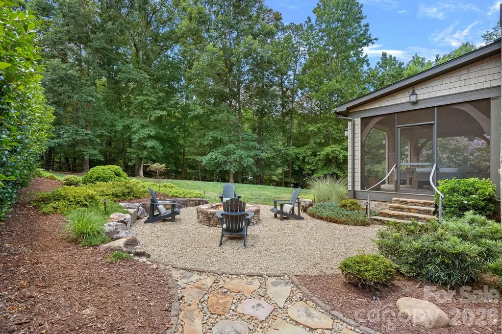 3813 Lakeside Drive Charlotte NC 28270