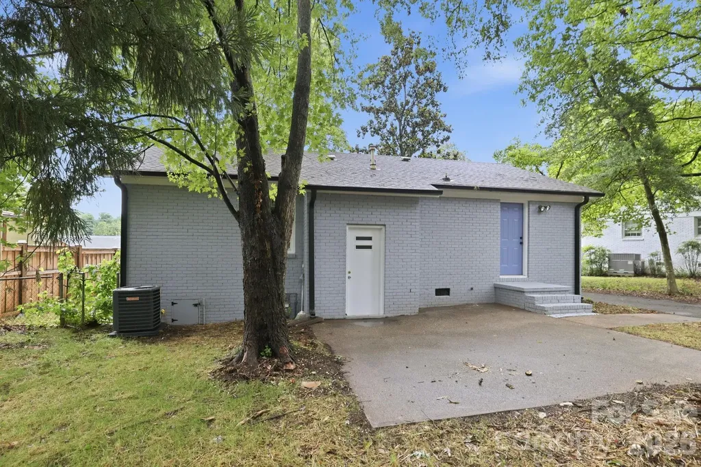 835 Ranch Road Charlotte NC 28208