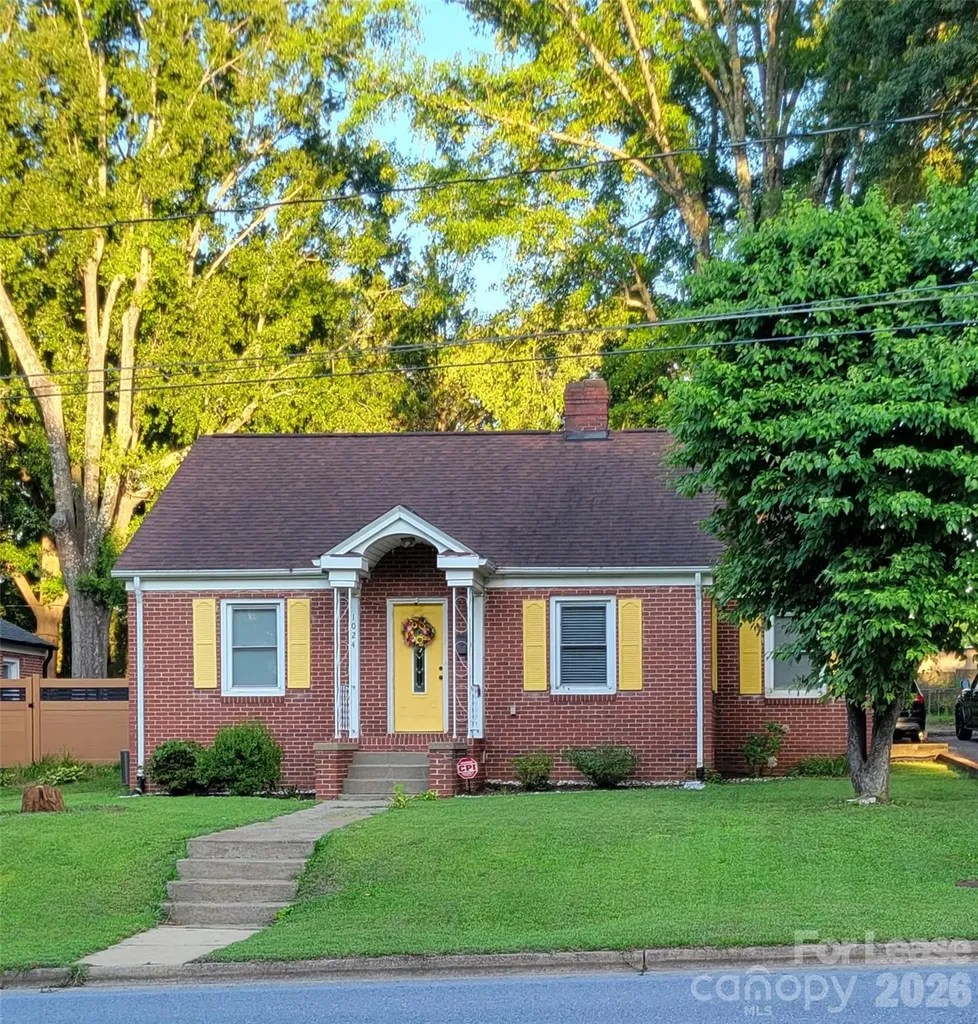1024 8th Street NE Hickory NC 28601