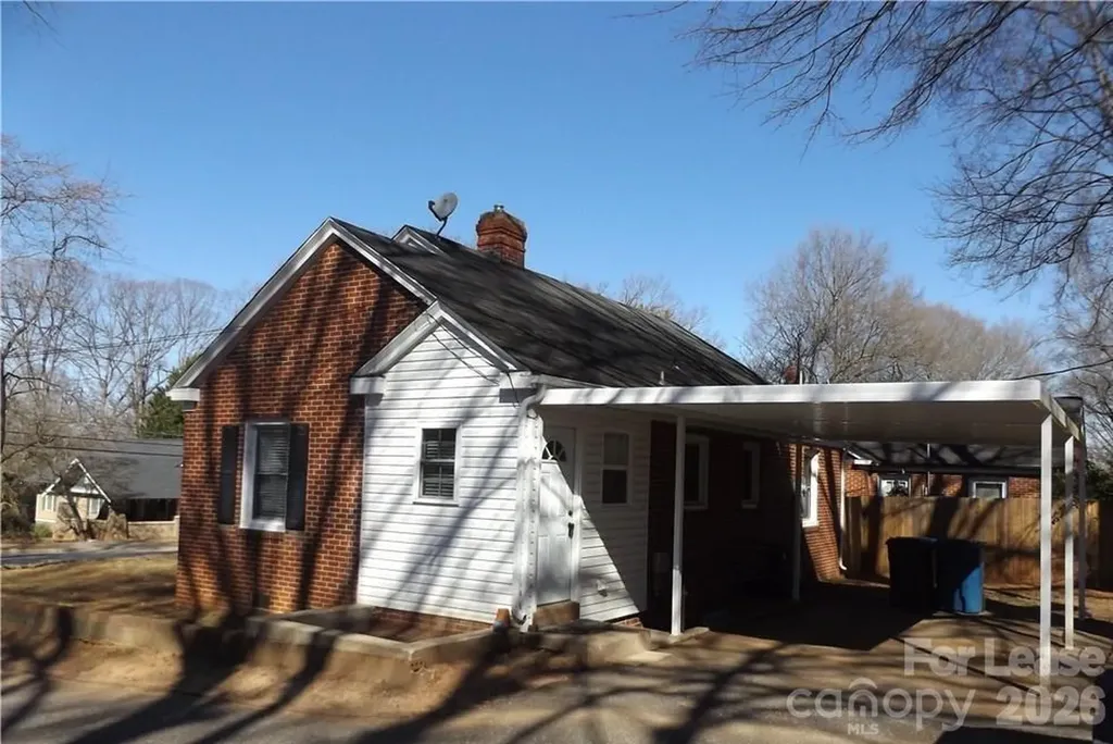 1024 8th Street NE Hickory NC 28601