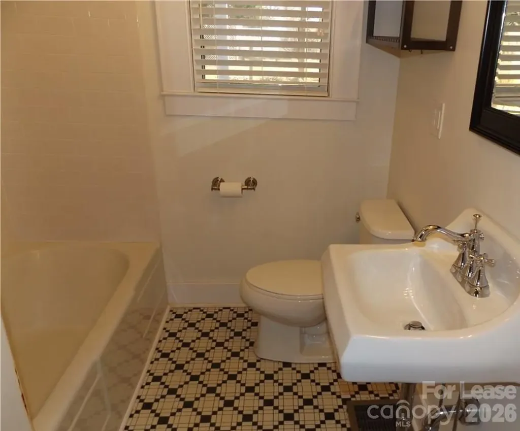 1024 8th Street NE Hickory NC 28601
