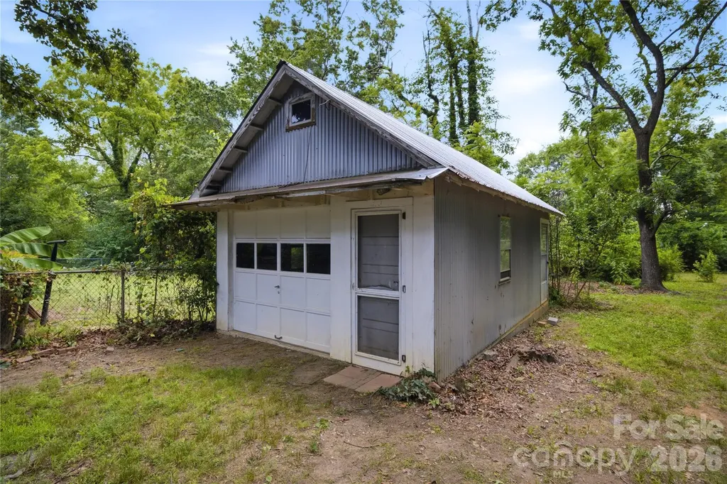 1909 2nd Avenue SW Hickory NC 28602