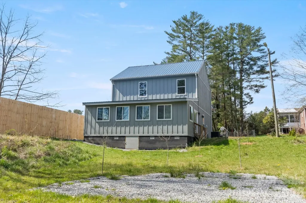 84 Poplar Street Brevard NC 28712